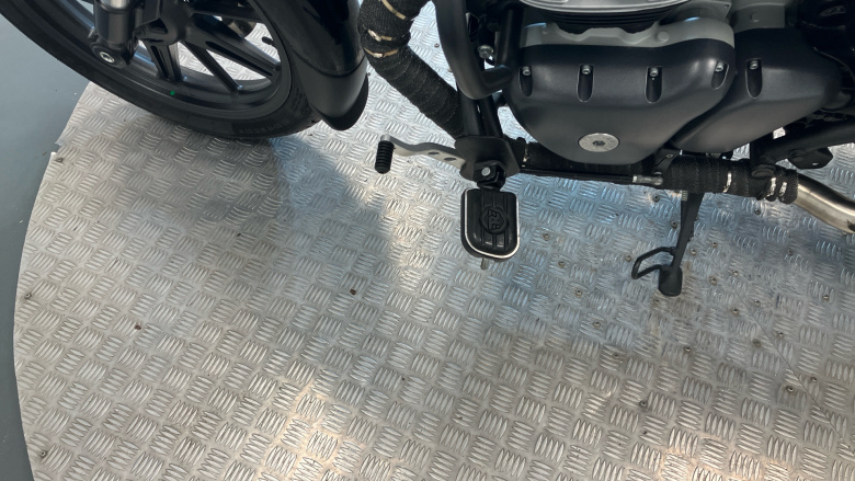 Royal Enfield Super Meteor 650 Celestial (23MY)